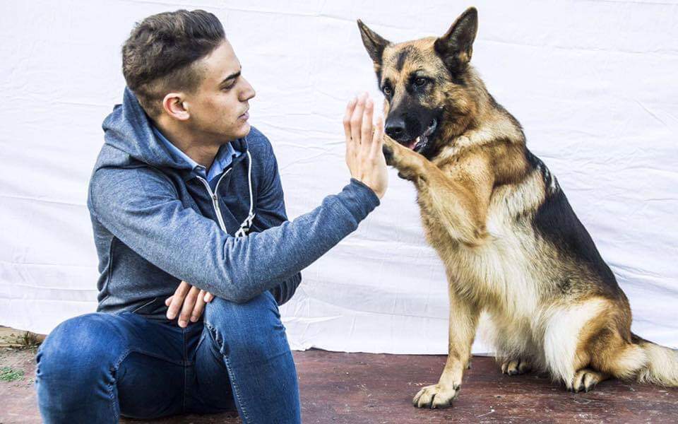 Antonio con Kira, pastore tedesco