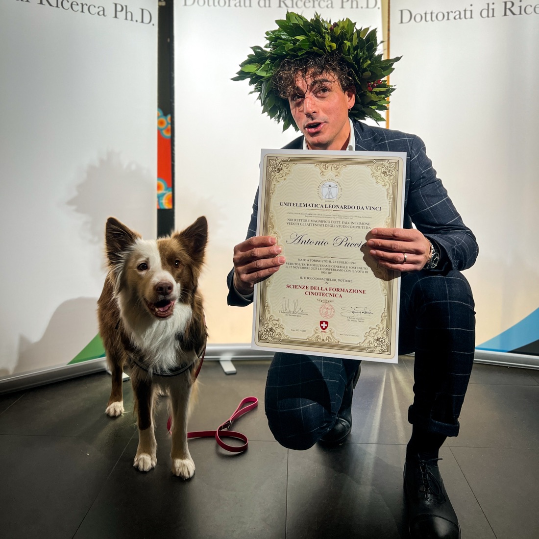Antonio Puccio il giorno della laurea in Scienze della formazione cinotecnica, con Kenya