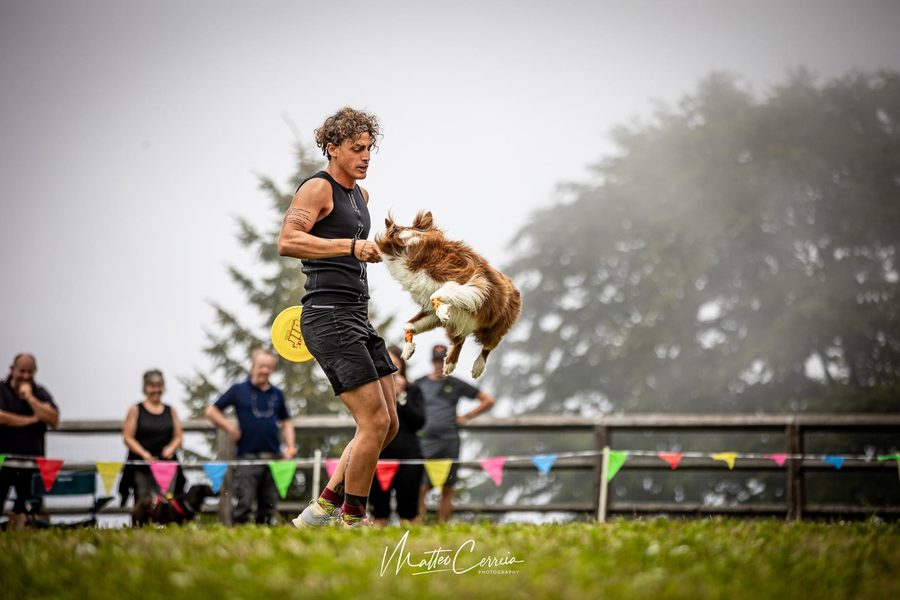 Antonio Puccio e Kenya in gara di disc dog nel 2023, anno del titolo italiano